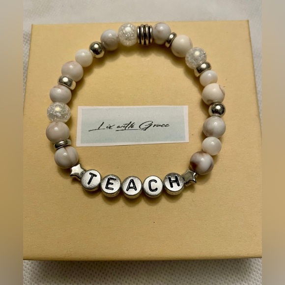 Teach Bracelet word bead bracelet cream with silver details stretch bracelet - Picture 3 of 4